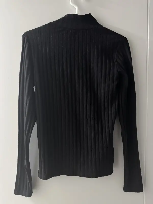 Suéter de manga larga negro marca MANGO talla  S - Imagen 2