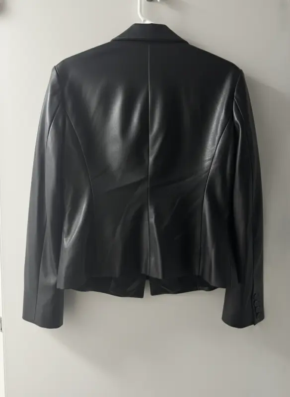 Blazer de cuero negro marca mossimo talla M - Imagen 2
