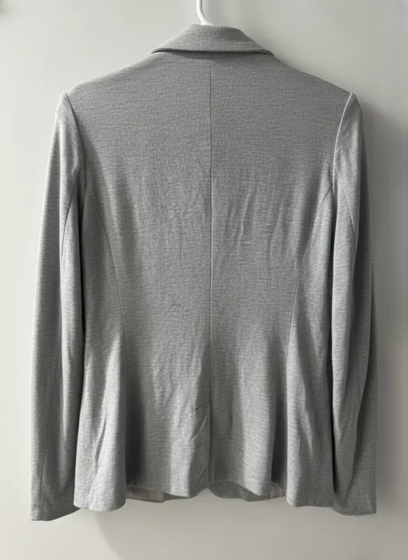 Blazer gris marca marquis talla S - Imagen 2