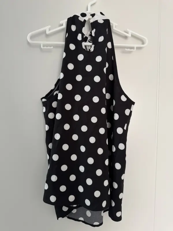 Blusa manga cero con puntos negro y blanco talla M - Imagen 2