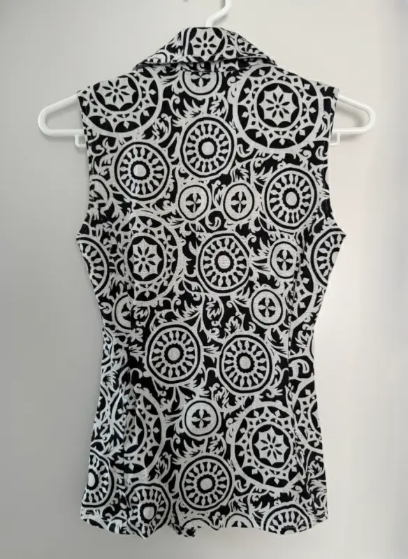 Blusa manga cero estampado blanco y negro talla S - Imagen 2