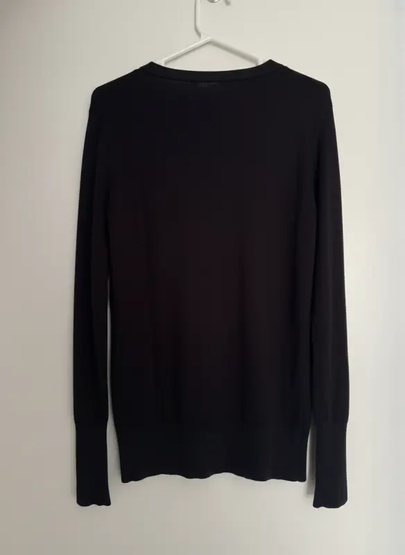 Chompa negra marca BASEMENT talla M - Imagen 2