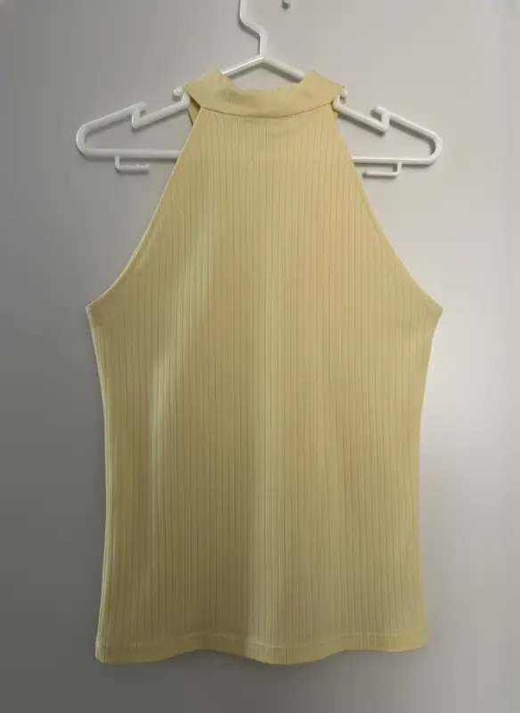 Polo amarillo pastel marca MANGO talla S - Imagen 2