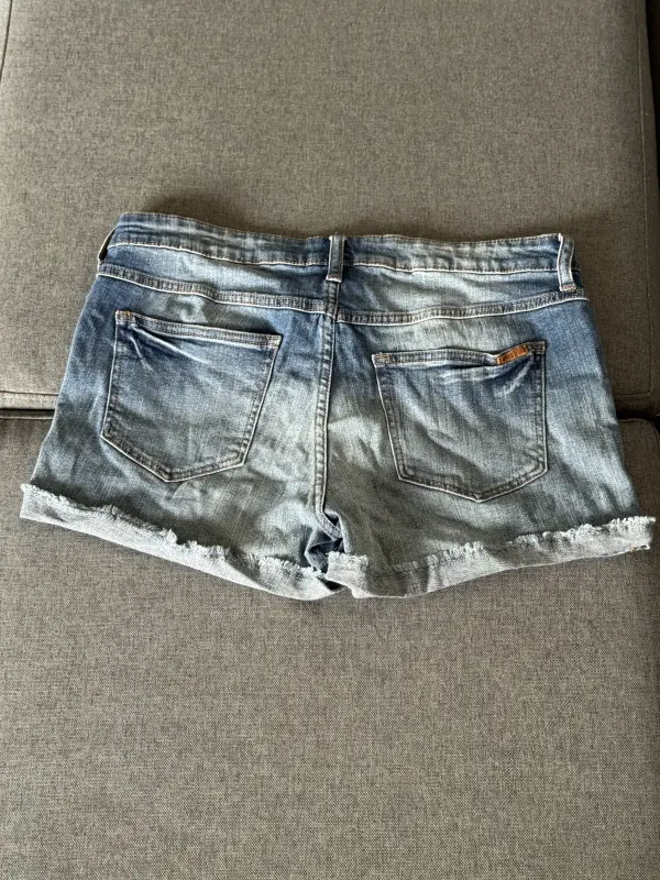 Short de Jean marca MANGO talla 32 - Imagen 2