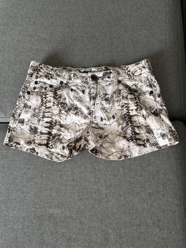 Short piel de serpiente marca GLAM talla 28/30 - Comprar en Lima Perú | Fancy Shops