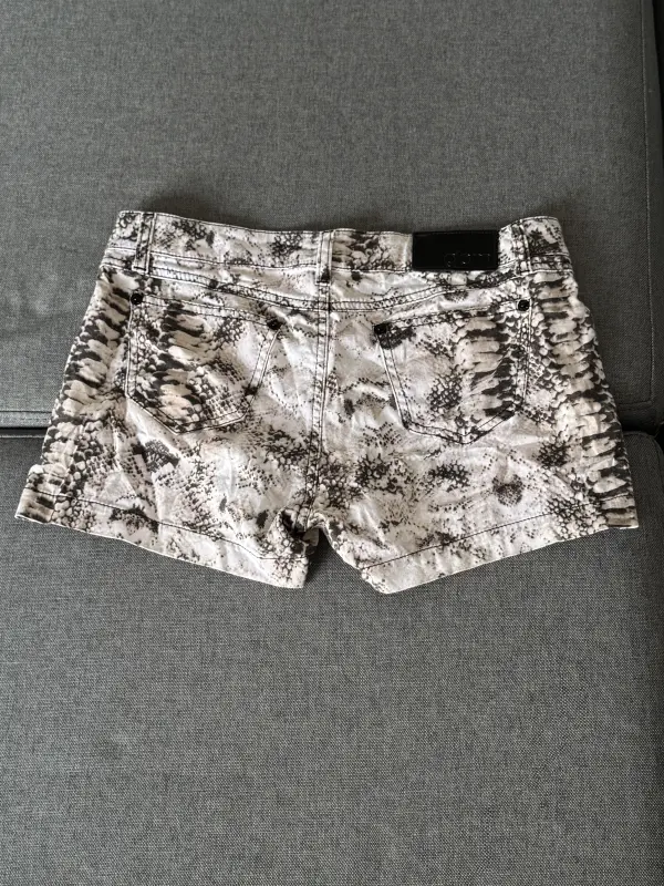 Short piel de serpiente marca GLAM talla 28/30 - Imagen 2