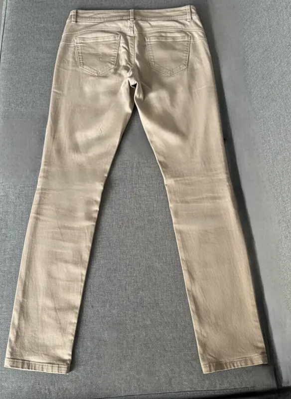 Pantalón beige marca BENETTON talla 30 - Imagen 2