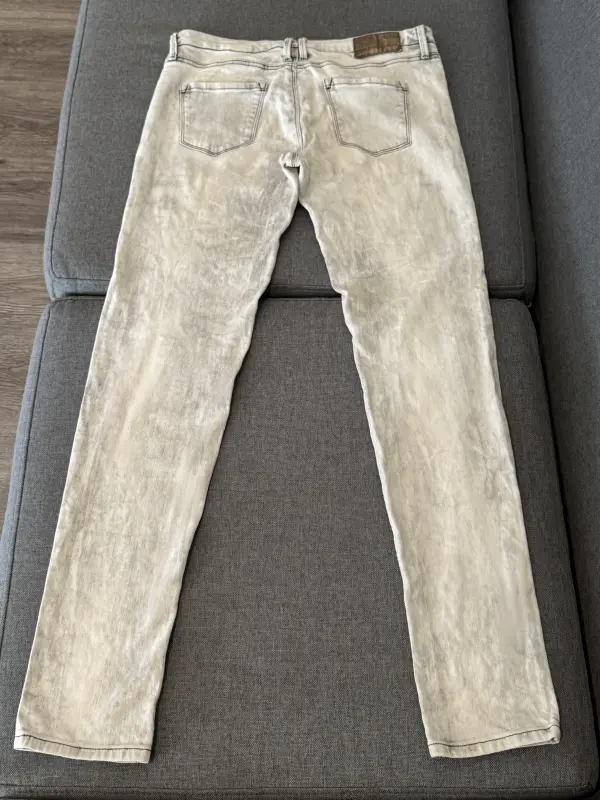 Pantalón de Jean blanco y gris marca KIDSMADEHERE  talla 29 - Imagen 2