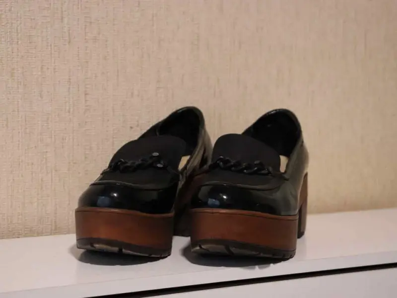 Mocasines negro marca Foresta talla 39 - Imagen 2