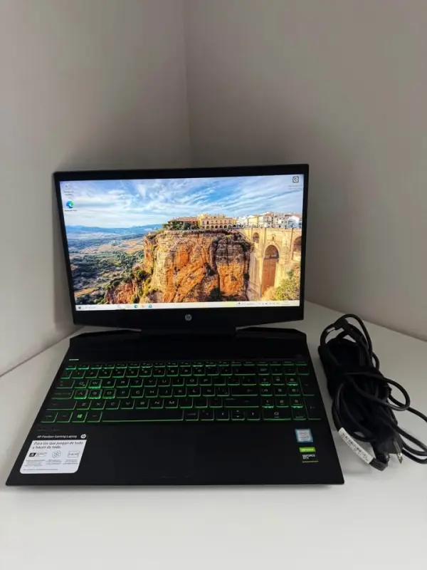 Laptop Gamer HP Pavilion 15.6" 960 GB SSD NVIDIA® GEFORCE® GTX 1050 con 1 año de uso - Imagen 2