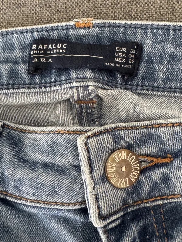 Pantalón de Jean celeste marca ZARA talla 26 - Imagen 3