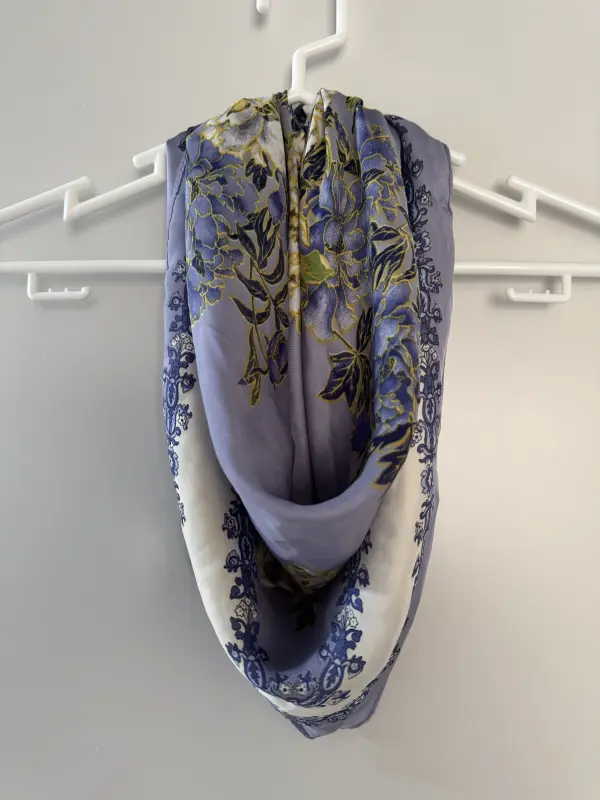 Pañoleta bandana azul multicolor Michelle Belau 70x70cm - Correas para Vestidos | Comprar Online Lima