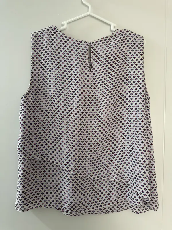 Blusa estampado rombos marca MANGO talla M - Imagen 2