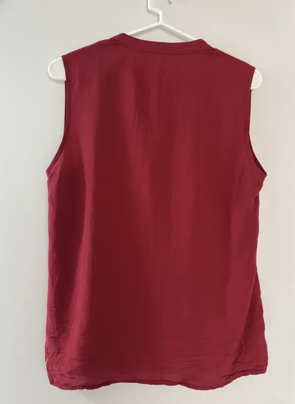Blusa manga cero rojo vino talla  L - Imagen 2