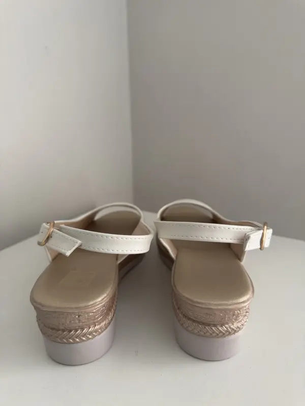 Sandalias blancas talla 38.5 - Imagen 3