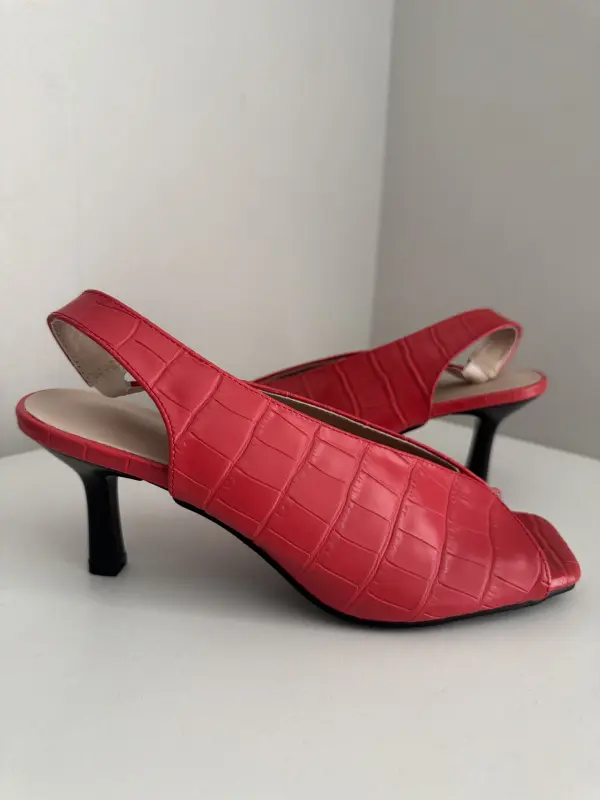 Zapatos de cuero rojo talla 38.5 - Zapatos, Sandalias y Botas | Comprar Online Lima