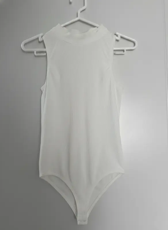 Polo blanco con escote ovalado mossimo talla M - Imagen 2
