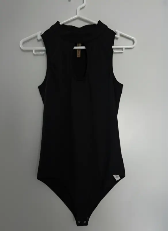 Polo negro con escote ovalado mossimo talla M - Polos | Comprar Online Lima