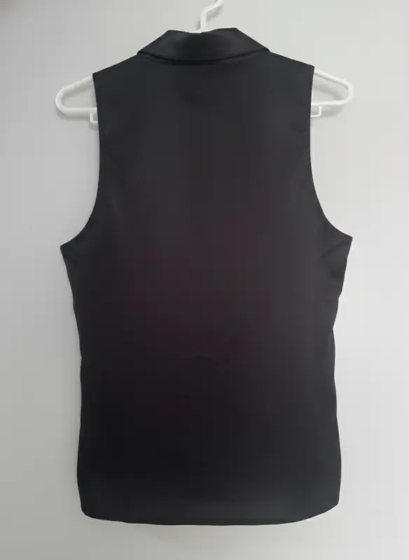 Blusa manga cero satinada negro talla M - Imagen 2