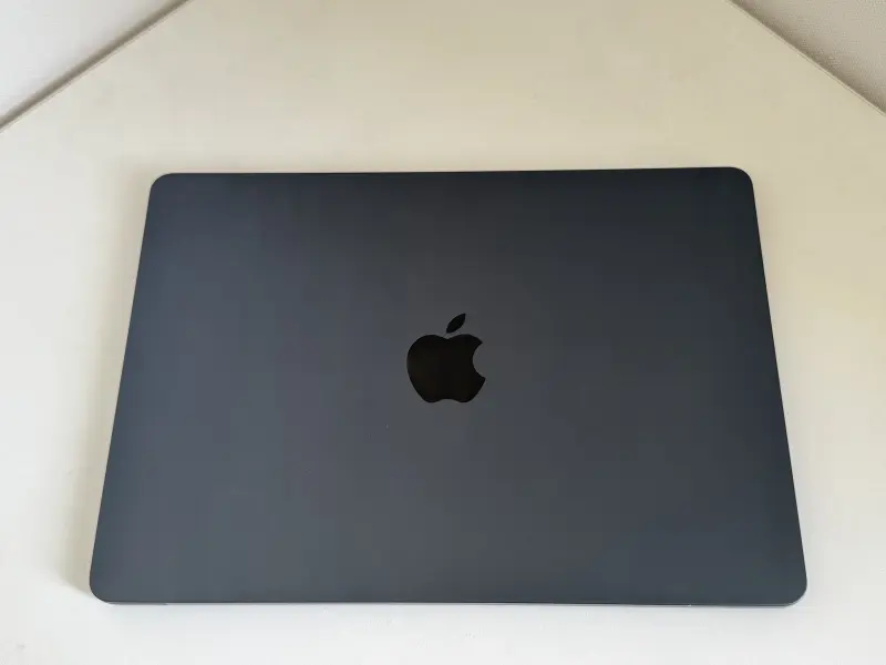 Macbook Air Apple 13.6" Chip M3 8gb Ram 256gb SSD con teclado en español - Imagen 2