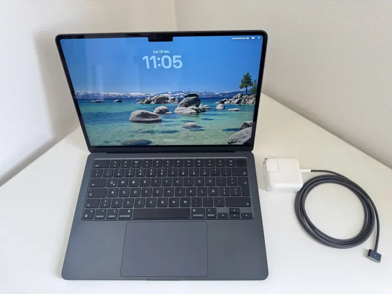Macbook Air Apple 13.6" Chip M3 8gb Ram 256gb SSD con teclado en español - Imagen 3