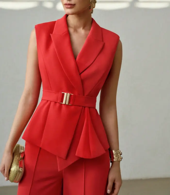 Chaleco de vestir rojo con cinturón talla M - Imagen 3