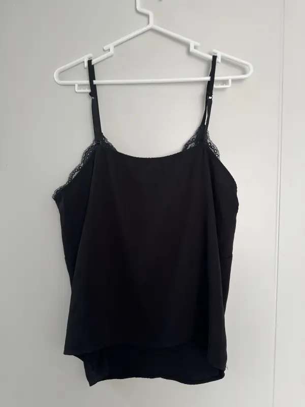 Blusa top con encaje negro talla S - Imagen 2