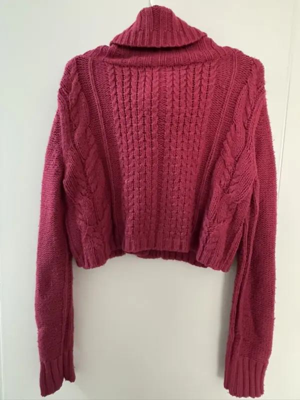 Chompa crop rosada talla m de marca para mujer - Imagen 2