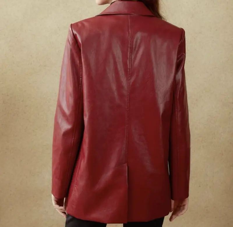 Blazer de cuero rojo con adorno de rosa talla M - Imagen 4