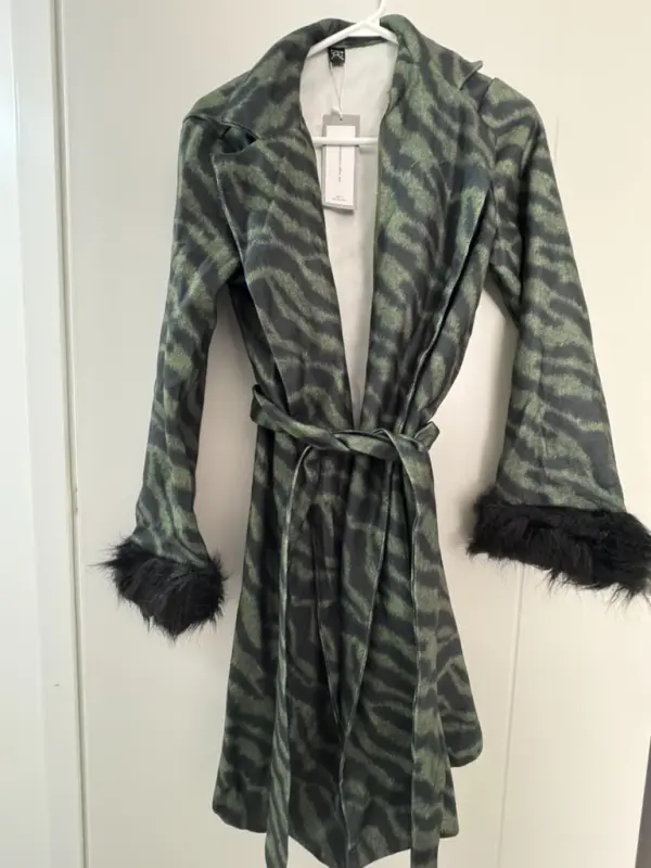 Abrigo de rayas de zebra talla M - Abrigos e Impermeables | Comprar Online Lima
