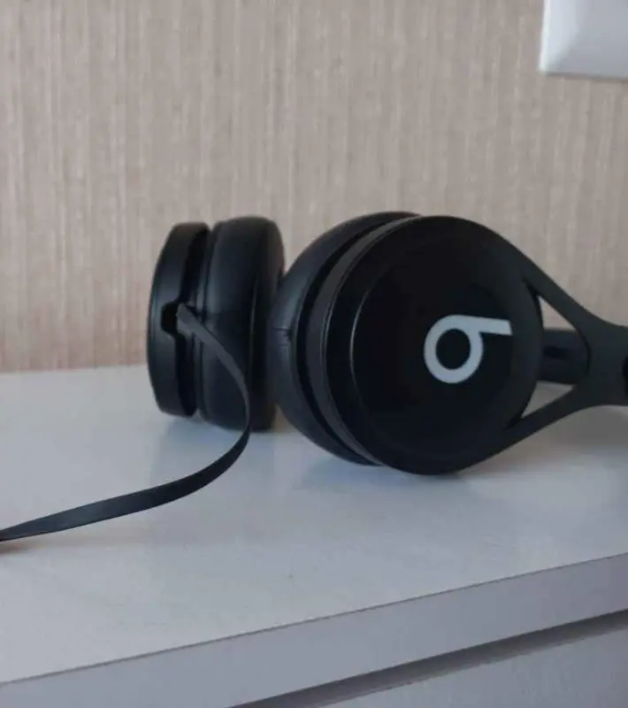 Audífonos  beats alámbricos nuevo color negro - Laptops y Audífonos | Comprar Online Lima