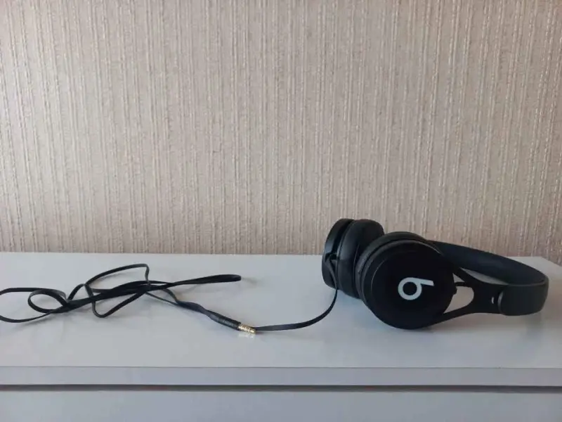 Audífonos  beats alámbricos nuevo color negro - Imagen 5