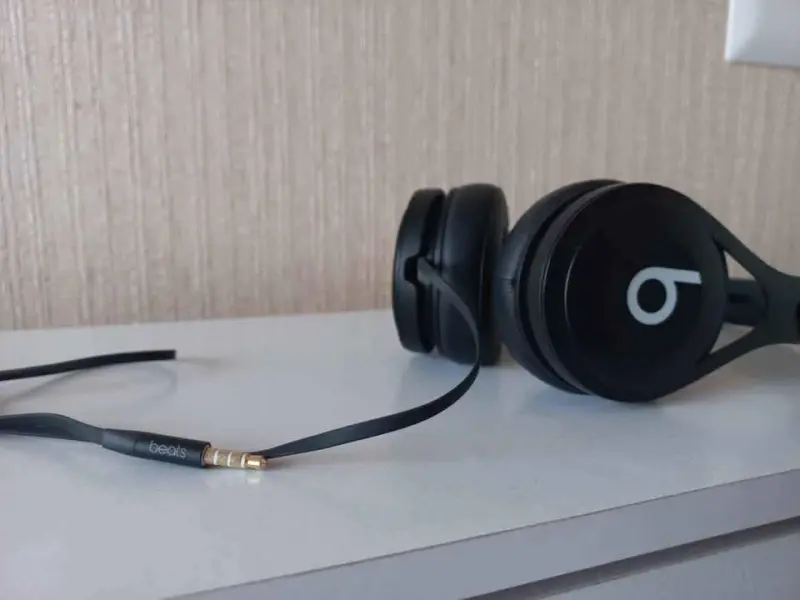 Audífonos  beats alámbricos nuevo color negro - Imagen 2