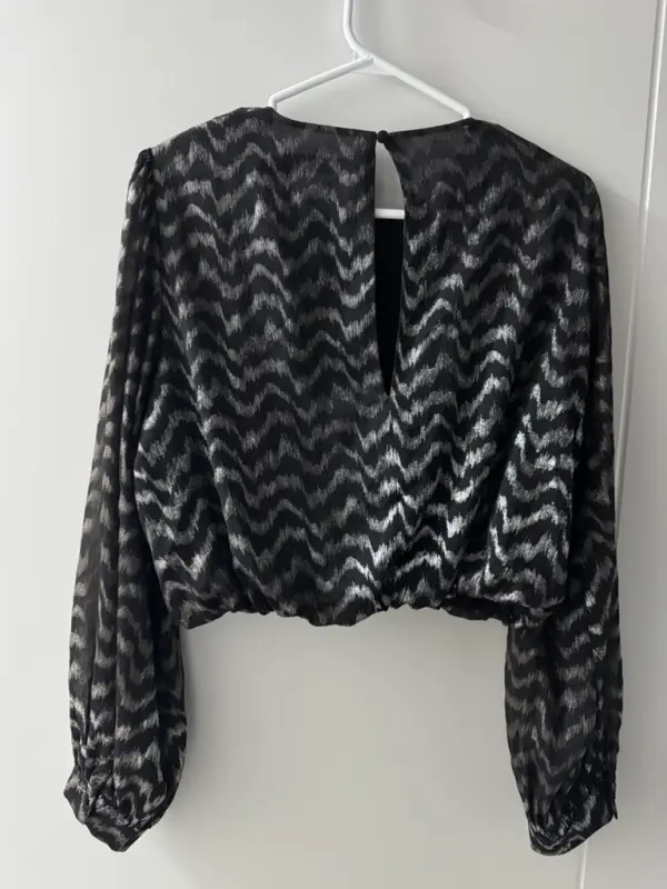 Blusa negro y plateado zara talla S - Imagen 2
