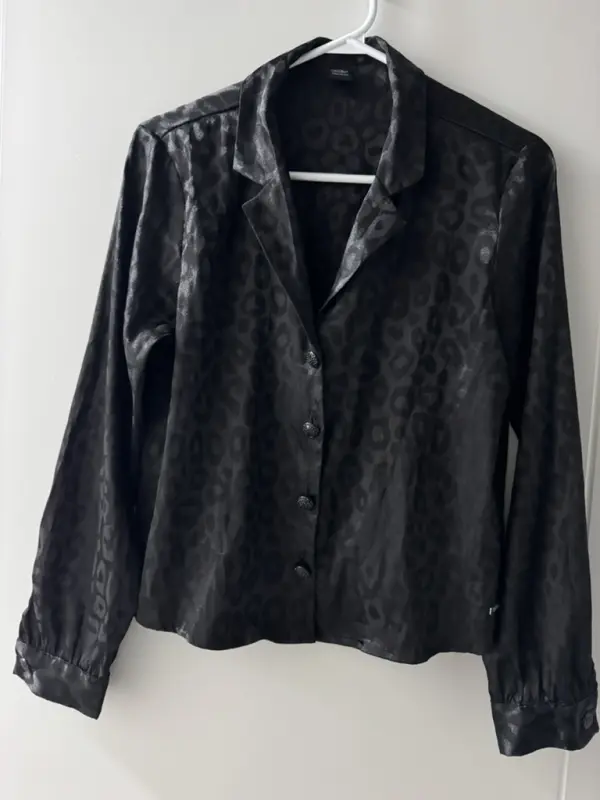 Blusa mossimo animal print negro talla M - Comprar en Lima Perú | Fancy Shops