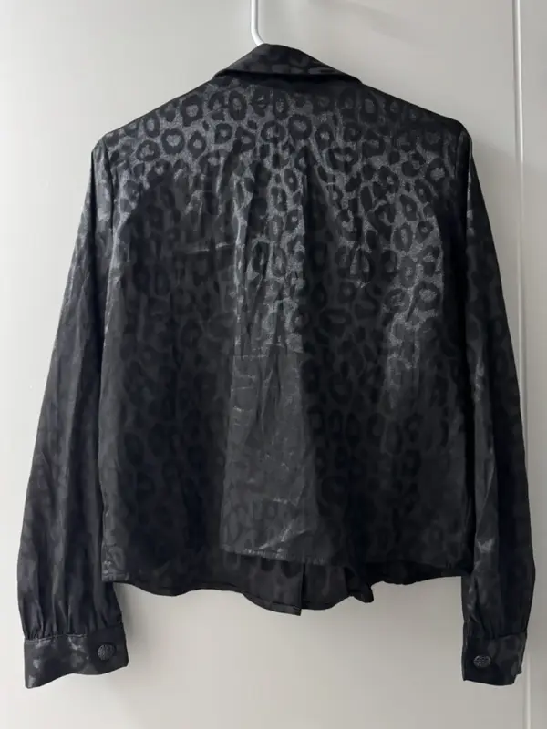Blusa mossimo animal print negro talla M - Imagen 2