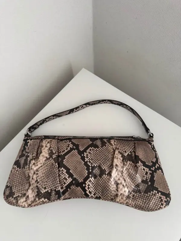 Cartera Zara piel de serpiente - Imagen 3