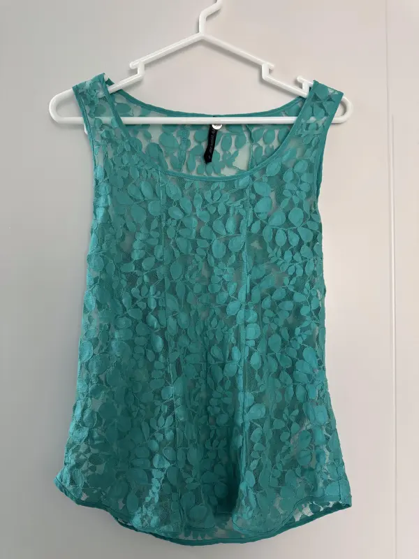 Blusa manga cero verde marca denimlab talla S - Comprar en Lima Perú | Fancy Shops