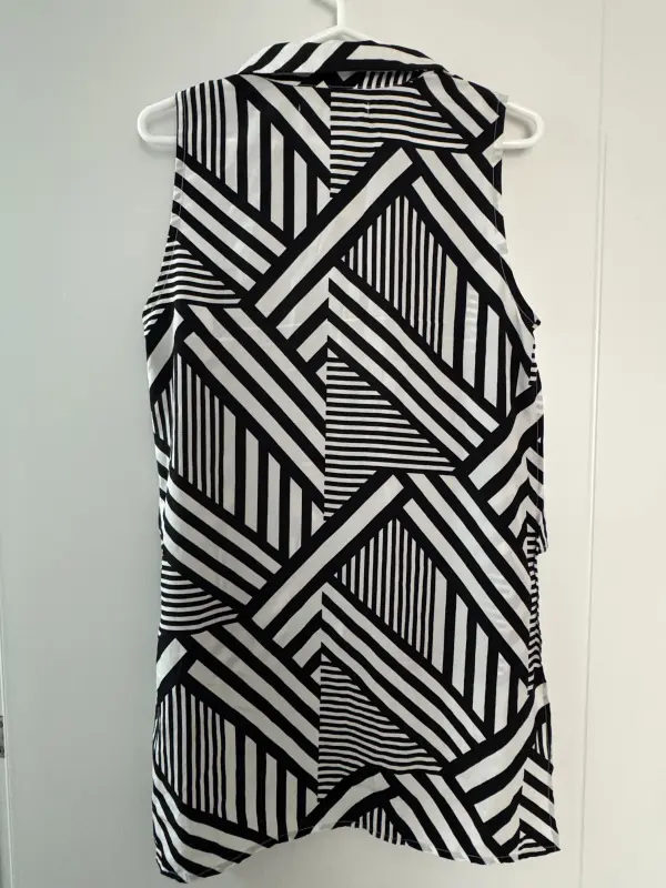Blusa larga manga cero marca basement talla S - Imagen 2