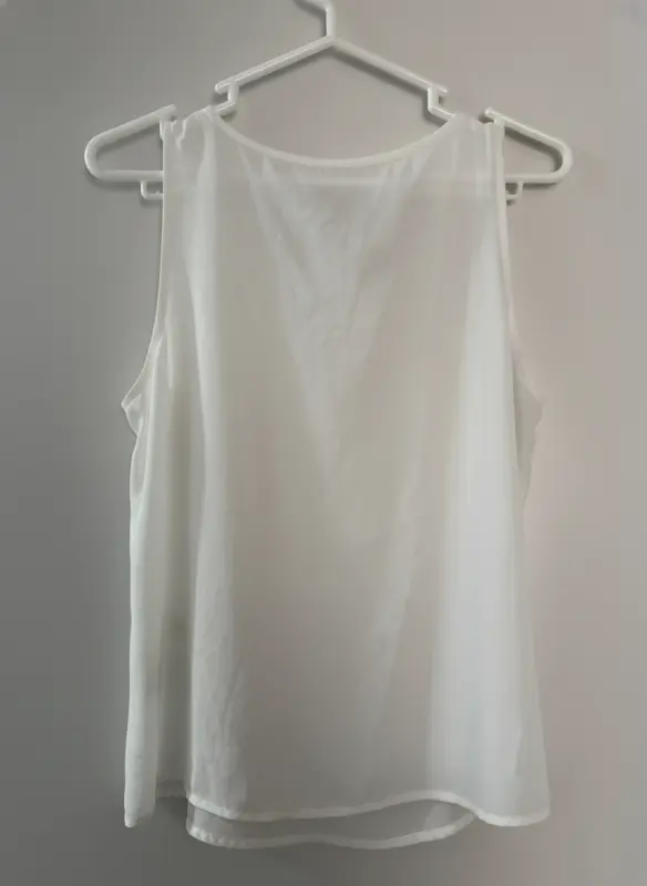 Blusa manga cero blanco marca basement talla M - Imagen 2
