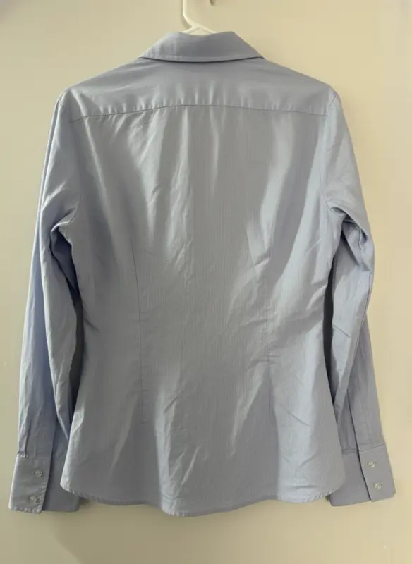 Blusa manga larga celeste marca basement talla S - Imagen 2