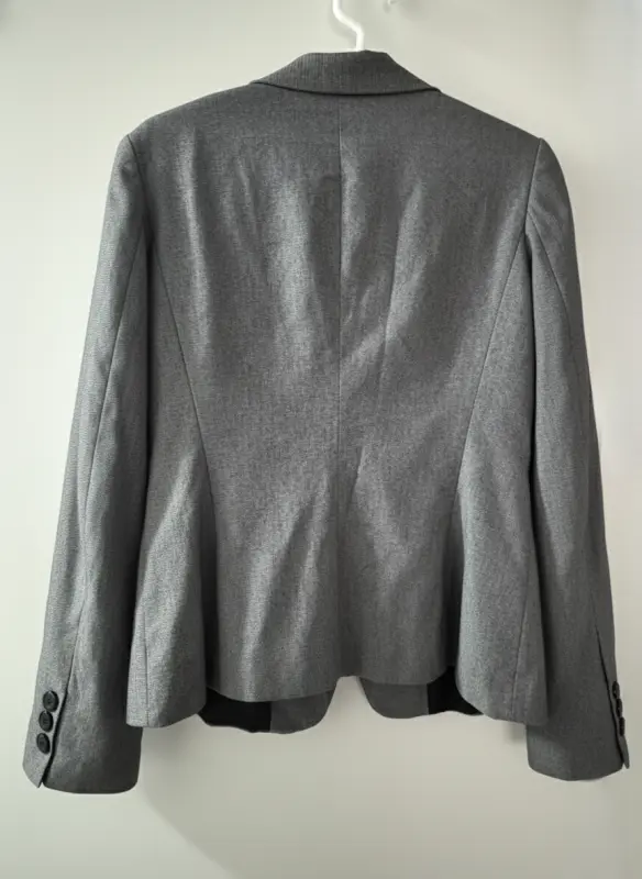 Blazer gris marca basement talla S - Imagen 2