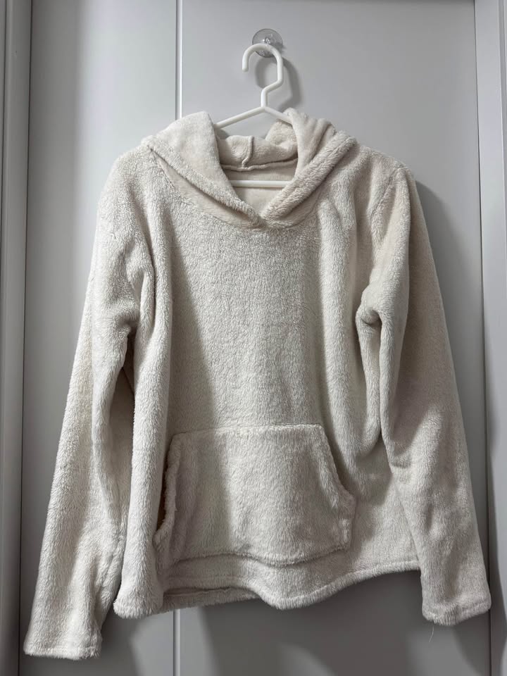 Polera con capucha blanca talla S/M - Poleras y Batas | Comprar Online Lima