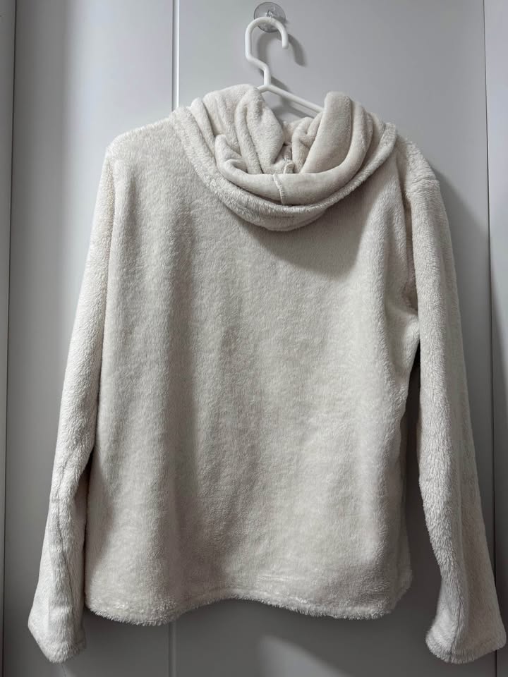 Polera con capucha blanca talla S/M - Imagen 2
